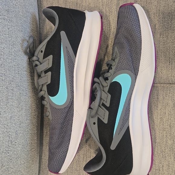 Nike Gray and Blue Women's Shoes - Picture 6 of 6